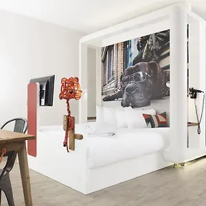 3* מלון The Corner